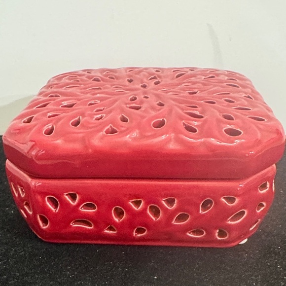 Vintage Red Ceramic Decorative Box - Picture 7 of 9